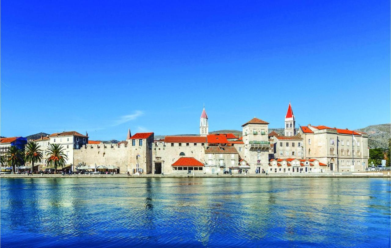 Beautiful Apartment In Trogir With Wifi Bagian luar foto