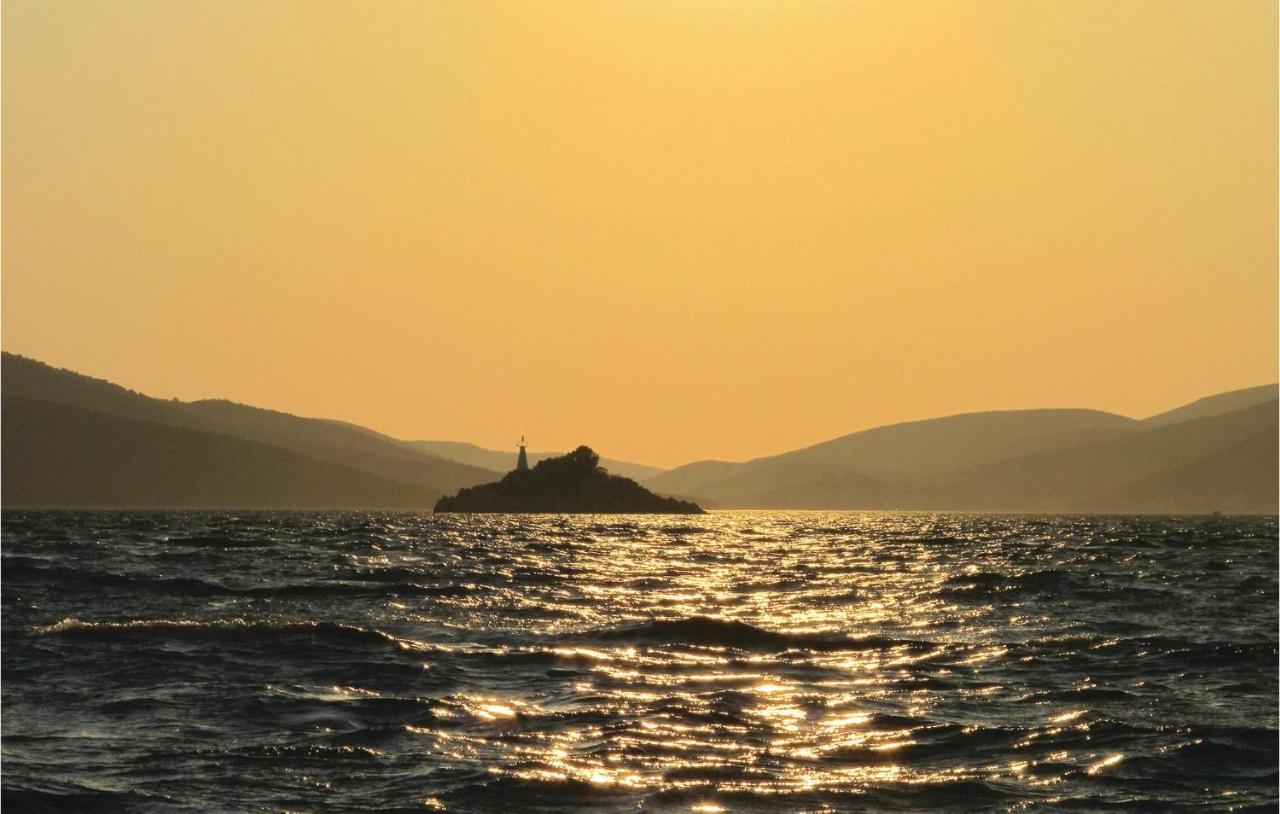 Beautiful Apartment In Trogir With Wifi Bagian luar foto